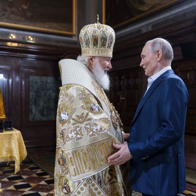Führer-Kult immer irrer - Putin verewigt seine Initialen auf Soldaten-Schmuck