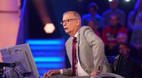 Moderator Günther Jauch spielt mit seinen Kandidat:innen um drei Millionen Euro.