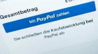 Die Zahlungsaufforderung wirkt echt - stammt aber eigentlich von Betrügern, die ihr Konto übernehmen wollen.