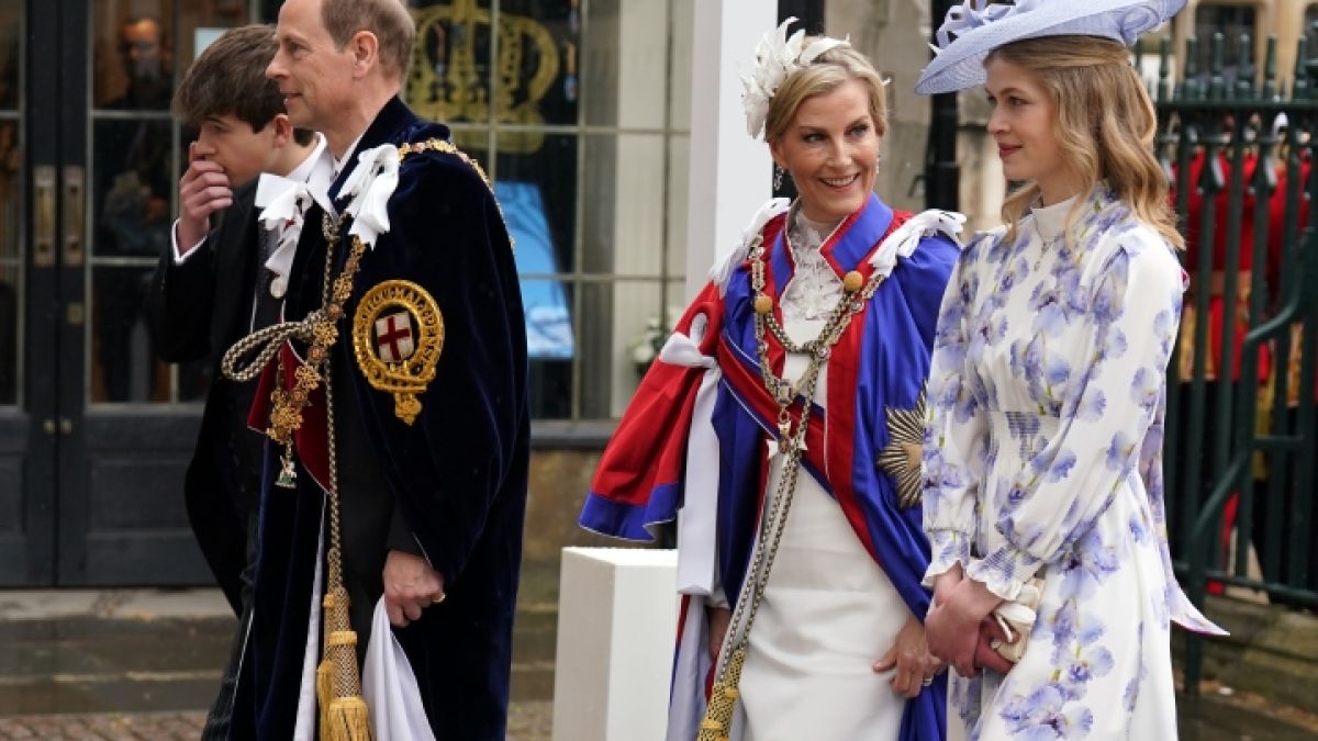 Bei der Krönung ihres Onkels König Charles III. im Mai 2023 legte Lady Louise (re.) einen bezaubernden Auftritt hin. (Foto)