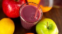 Saftkuren sind voll im Trend . Aber wie gesund kann es sein, sich nur flüssig zu ernähren?