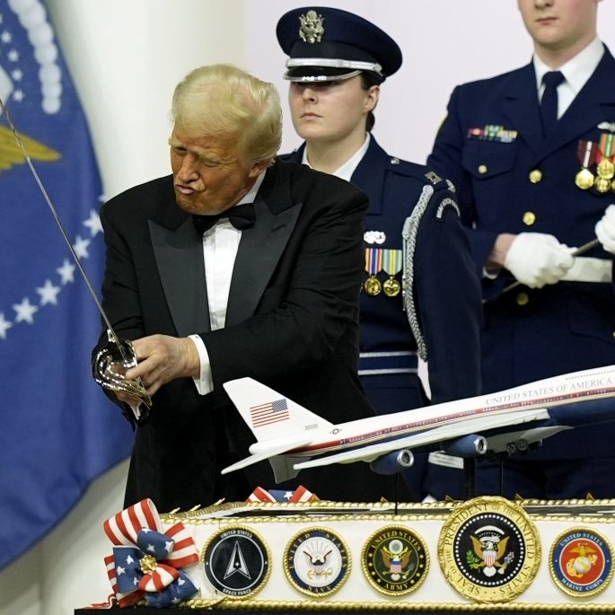 US-Präsident schockt mit Schwerttanz - Video sorgt für Entsetzen