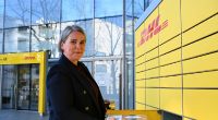 Nikola Hagleitner, Vorstandsmitglied des Logistikkonzerns DHL, will den Ausbau der Packstationen vorantreiben.