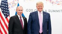 Donald Trump (rechts) hat Wladimir Putin (hier bei einem Treffen im Jahr 2019) unmissverständlich gedroht.