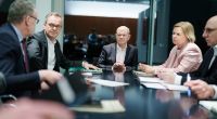 Olaf Scholz trommelte nach der Messer-Attacke von Aschaffenburg Bundesinnenministerin Nancy Faeser und Vertreter der Sicherheitsbehörden im Kanzleramt zusammen.