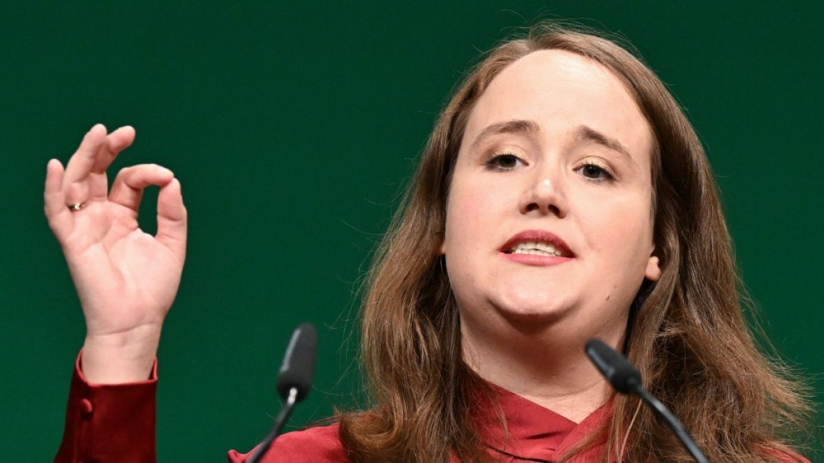 Jüngste Fotos zeigen Ex-Grünen-Chefin Ricarda Lang sichtlich erschlankt. Jüngste Fotos zeigen Ex-Grünen-Chefin Ricarda Lang sichtlich erschlankt. (Foto)