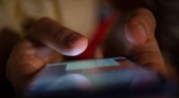 Hängen Sie pausenlos am Handy? Dann ist es Zeit für eine Pause.