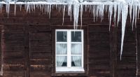 Im Winter sollten Fenster möglichst dicht sein, damit Sie das Geld nicht zum Fenster rauswerfen