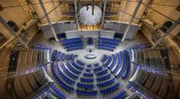 Der leere Plenarsaal im Bundestag (Symbolbild).