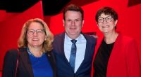 Entwicklungsministerin Svenja Schulze und Arbeitsminister Hubertus Heil (SPD, v.l.), hier neben der Parteivorsitzenden Saskia Esken, haben nach dem Ampel-Aus zahlreiche Beamte befördert.