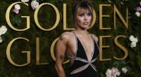 Miley Cyrus zeigt sich im gewagten Designeroutfit.