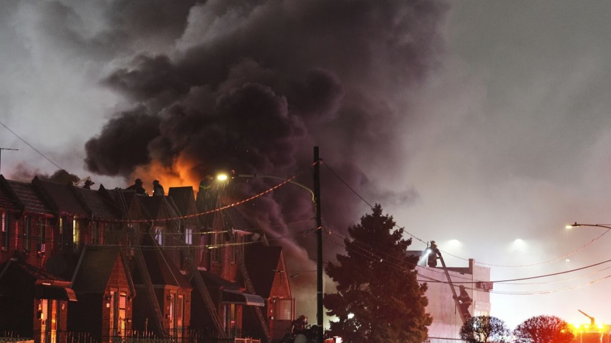 Ein privates Kleinflugzeug sei mitten in einem belebten Gebiet im Norden von Philadelphia abgestürzt. Ein privates Kleinflugzeug sei mitten in einem belebten Gebiet im Norden von Philadelphia abgestürzt. (Foto)