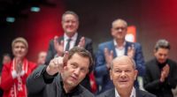 SPD-Chef Lars Klingbeil soll Olaf Scholz angeblich mehrfach den Verzicht auf eine erneute Kanzlerkandidatur nahegelegt haben.