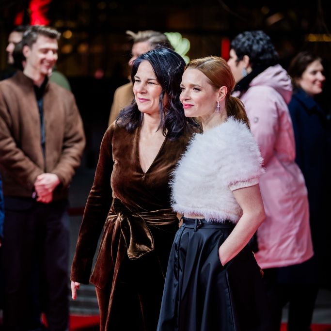 Glamour-Auftritt bei Filmpremiere - Netz kritisiert 