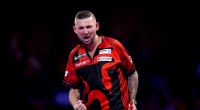 Darts-Profi Nathan Aspinall ist privat ein großer Fußball-Fan.