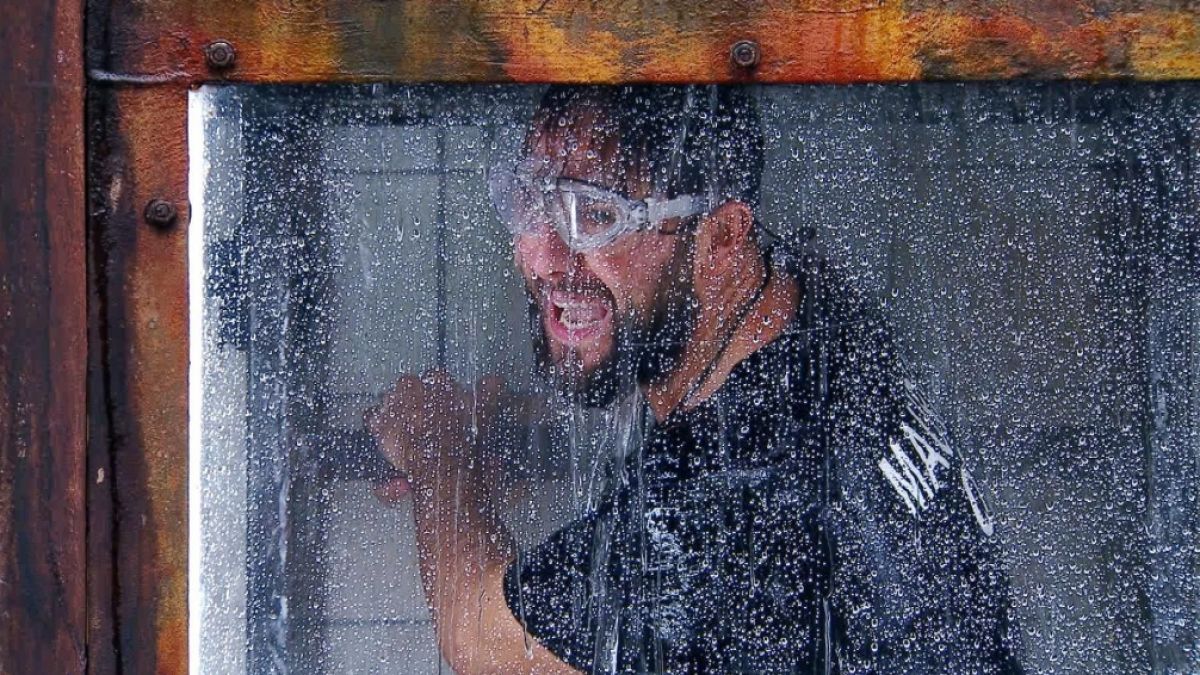Auch Maurice Dziwak trifft es nun eiskalt: der selbsternannte Löwe muss die Dschungelprüfung abbrechen. Auch Maurice Dziwak trifft es nun eiskalt: der selbsternannte Löwe muss die Dschungelprüfung abbrechen. (Foto)