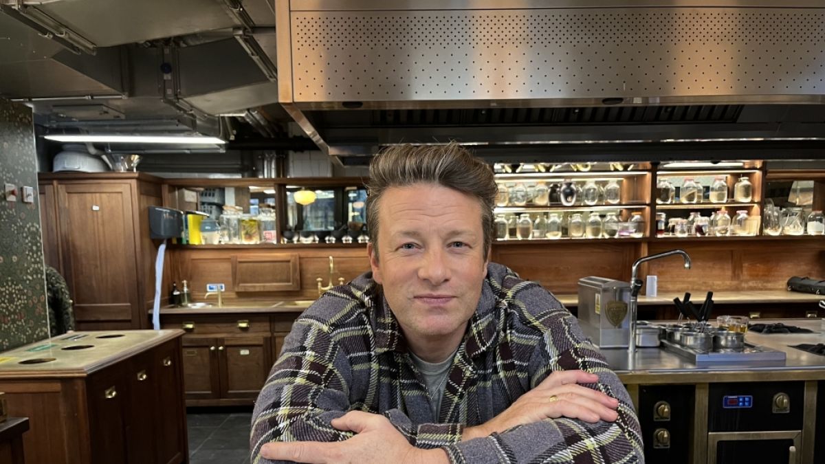 Jamie Oliver hat ein Kochbuch speziell für die Heißluftfritteuse herausgebracht. Jamie Oliver hat ein Kochbuch speziell für die Heißluftfritteuse herausgebracht. (Foto)