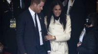 Bei ihrem ersten gemeinsamen Auftritt seit Monaten hat Meghan Markle Prinz Harry fest im Griff.