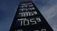 Zwar steigen die Benzinpreise insgesamt, doch nicht jede Tankstelle ist gleich teuer.