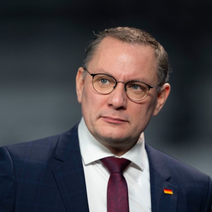 AfD-Mann in kuriose Hitler-Debatte mit YouTube-Star verwickelt