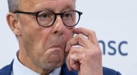Laut neuen Umfragewerten stehen Friedrich Merz zwei Koalitionsmöglichkeiten zur Verfügung, sollte seine Partei gewinnen.