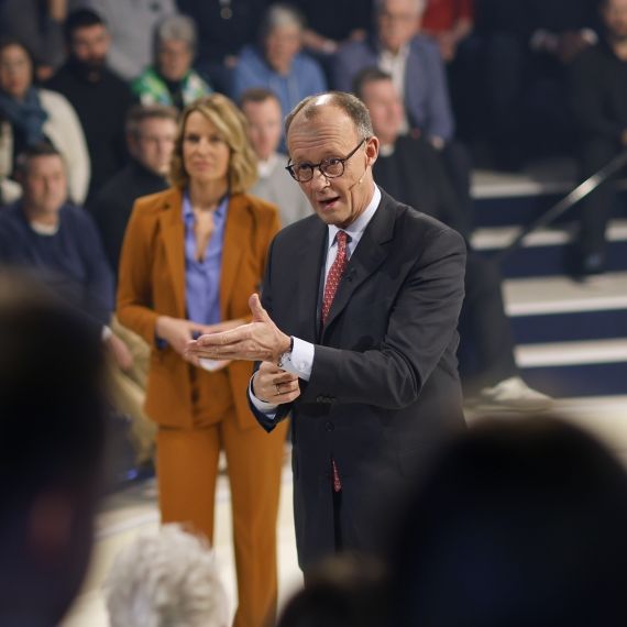 Merz schießt scharf gegen junge Frau - 