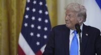 Donald Trump, seit jeher nicht für Bescheidenheit bekannt, hat sich kurzerhand selbst zum König gekrönt.