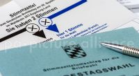 Gleich mehrere Sender übertragen die Wahlprognosen und Ergebnisse am Wahlsonntag live.