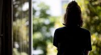 Nicht nur Arbeit, sondern auch schwere Lebensumstände wie der Verlust eines Familienmitglieds können zum Burnout führen.