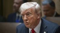 Donald Trump stürzt in aktuellen Umfragen ab.