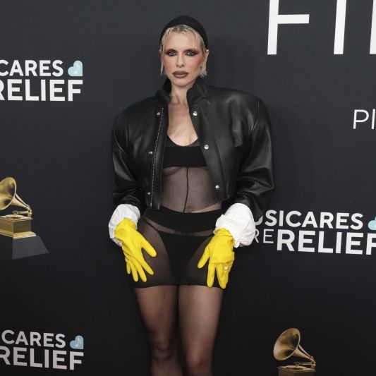 Julia Fox inspiriert von Bianca Censori? Ihr Transparent-Kleid verdeckt fast nichts