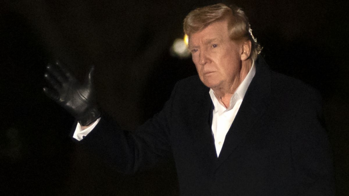 Donald Trumps jüngste Auftritte in der Öffentlichkeit schüren Gerüchte über den Gesundheitszustand des US-Präsidenten. Donald Trumps jüngste Auftritte in der Öffentlichkeit schüren Gerüchte über den Gesundheitszustand des US-Präsidenten. (Foto)