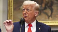 Was haben die dunklen Male an Donald Trumps Hand zu bedeuten?