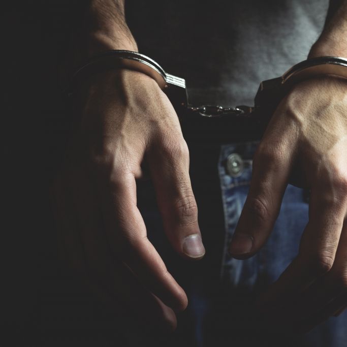 Mann (24) tötet Mitbewohner und vergewaltigt verwesende Leiche