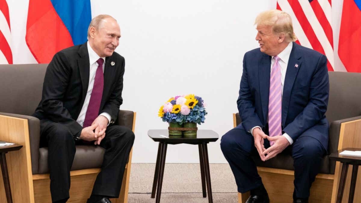Gaukelt Wladimir Putin (l.) Donald Trump (r.) ein gutes Verhältnis zueinander nur vor? (Foto)