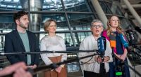 Die Parteichefs Felix Banaszak und Franziska Brantner, sowie die Grünen-Fraktionsvorsitzenden Britta Haßelmann und Katharina Dröge (v.l.) äußern sich zum geplanten Finanzpaket von Union und SPD.