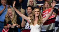 Lara Trump, Donalds Trumps Schwiegertochter, ist als politische Beraterin tätig und moderiert zudem eine Sendung bei Trumps bevorzugtem TV-Sender 
