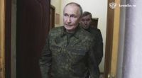 Das russische Staatsfernsehen zeigte Wladimir Putin in Militäruniform.