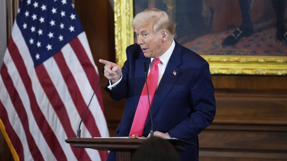 Um Wladimir Putin zu einer Waffenruhe im Ukraine-Krieg zu zwingen, greift Donald Trump zu unheilvollen Drohungen. Um Wladimir Putin zu einer Waffenruhe im Ukraine-Krieg zu zwingen, greift Donald Trump zu unheilvollen Drohungen. (Foto)