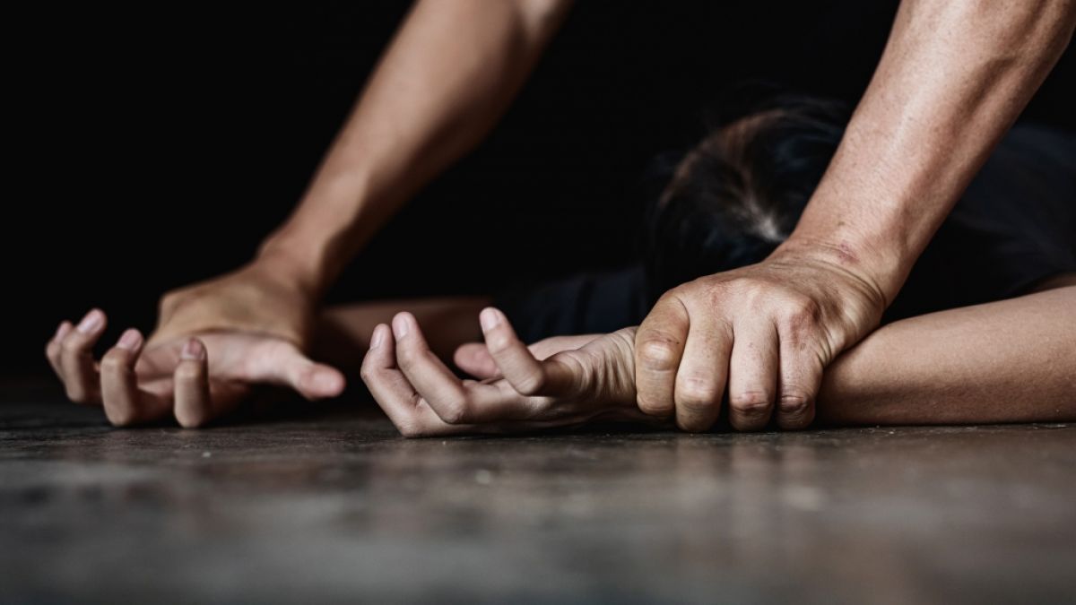 Nach der Vergewaltigung zweier Minderjähriger müssen sich ein 24-Jähriger und ein 32-Jähriger in Wien vor Gericht verantworten (Symbolfoto). Nach der Vergewaltigung zweier Minderjähriger müssen sich ein 24-Jähriger und ein 32-Jähriger in Wien vor Gericht verantworten (Symbolfoto). (Foto)