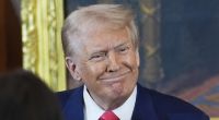 Donald Trump bekräftigt abermals seine Hoheitsansprüche auf Grönland und droht mit militärischen Truppen.