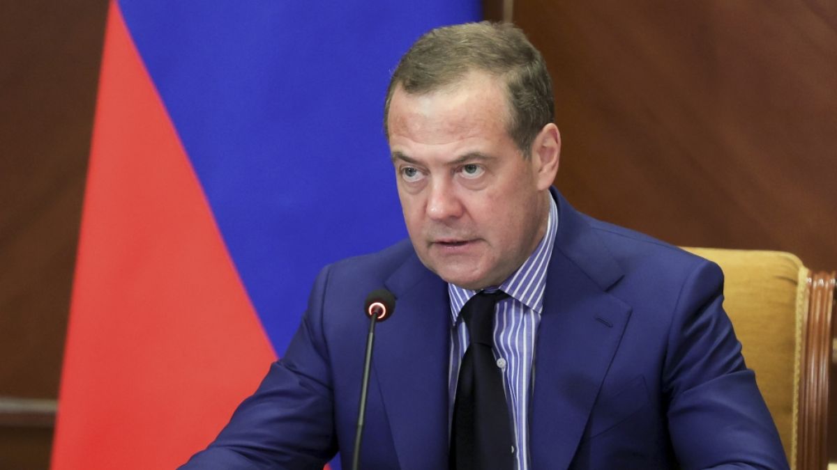 Dmitri Medwedew droht ukrainischen Soldaten mit "rücksichtsloser Vernichtung". Dmitri Medwedew droht ukrainischen Soldaten mit "rücksichtsloser Vernichtung". (Foto)