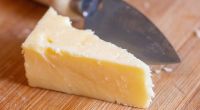 Je nach Sorte hält sich Käse unterschiedlich lang - teils muss er nicht mal im Kühlschrank gelagert werden.