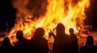 Wer ein Osterfeuer nicht genehmigt, dem können Strafen drohen. (Symbolfoto)