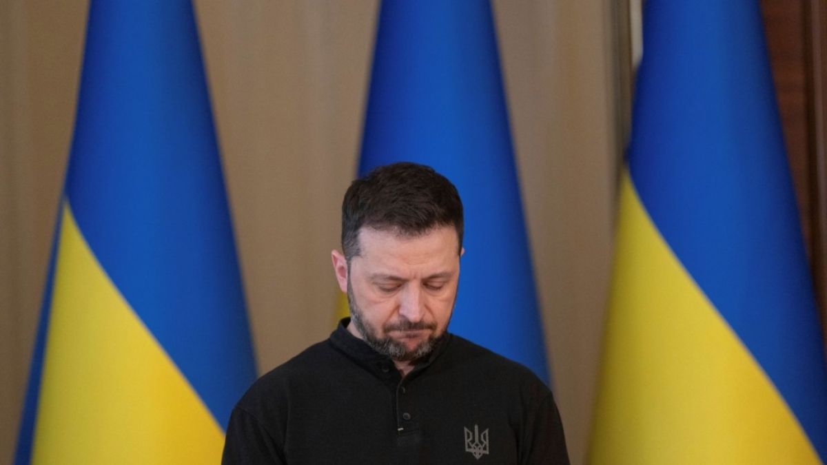Wolodymyr Selenskyj muss sich schwere Vorwürfe von seinem Vorgänger Petro Poroschenko anhören. Wolodymyr Selenskyj muss sich schwere Vorwürfe von seinem Vorgänger Petro Poroschenko anhören. (Foto)