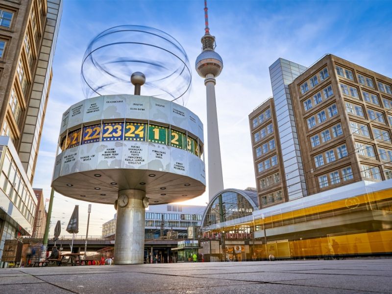 Berlin: Feuerwerk am Brandenburger Tor: Berlin begrüßt das Jahr 2026