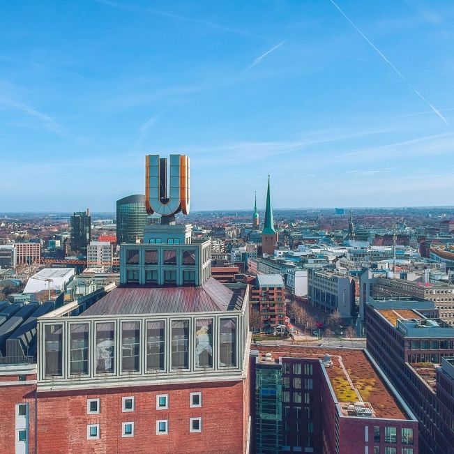 Verdacht auf Tierquälerei: Polizei durchsucht Schlachthof