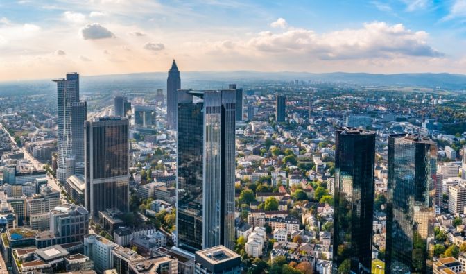 Frankfurt am Main von oben. Aktuelle Nachrichten aus und über Frankfurt hier auf news.de.