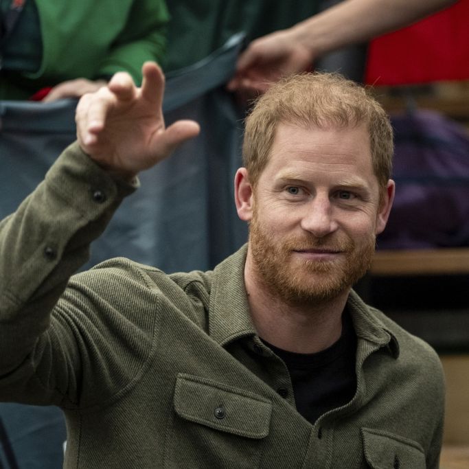 Rauswurf vereitelt - Foto zeigt Exil-Royal mit Siegerlächeln
