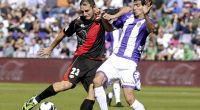 Ex-Nationalspieler Andrija Delibasic aus Montenegro (li.), hier im Trikot von Ralo Vallecano in der spanischen Liga, ist mit nur 43 Jahren gestorben.